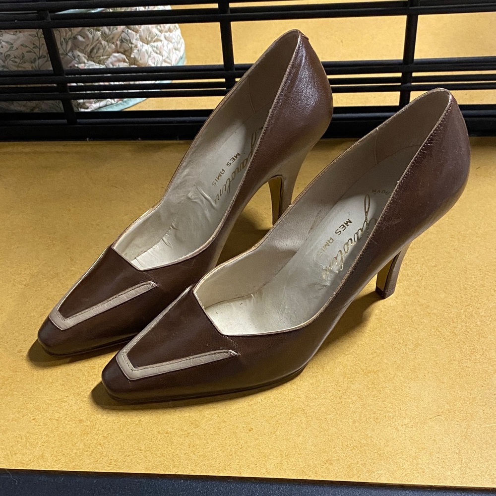 Size 7 1/2 Garoline Brown Leather Heels